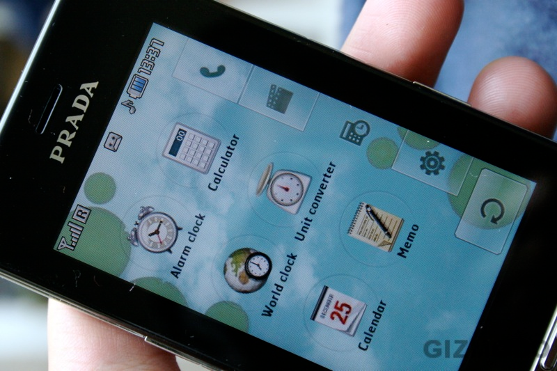 Illustration for article titled Settling this iPhone vs. LG Prada Nonsense